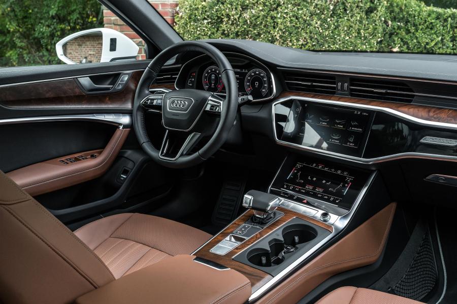 Интерьер Audi A6 3.0 TFSI Quattro S-Line (C8) 2018 года  (NA) (фото 8 из 40)